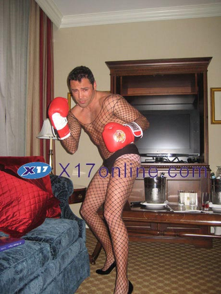 Illustration for article titled Oscar De La Hoya Is Feeling Even More Pretty Than Usual